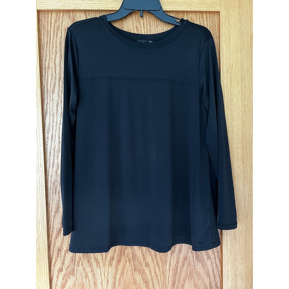 Gently used Zara w/b loose blouse in black size L.